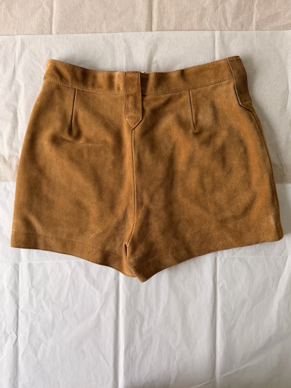Saint Laurent Paris 2017 Tan Suede Shorts - Picture 2 of 4